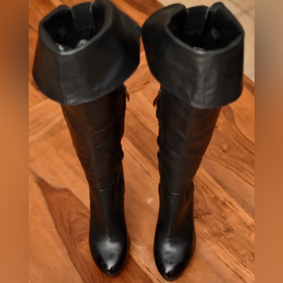 BCBG BCBGMAXAZRIA Black LEATHER BOOTS Size 8B/38 - Picture 2 of 9